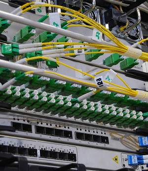Netzwerkverkabelung in einem Serverraum